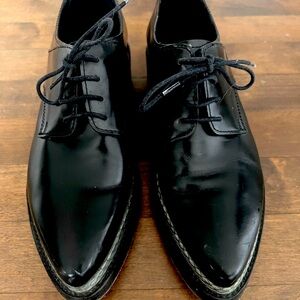 Beautiful derby Acné,I wore them 2 times but it’s not my style.Perfect condition